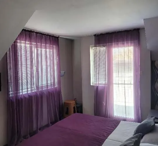 Taligarov Gæstehus 3*